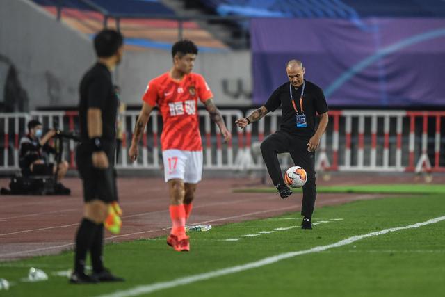 中国男篮6月对战塞尔维亚俱乐部：19人阵容中竟有10位后卫！