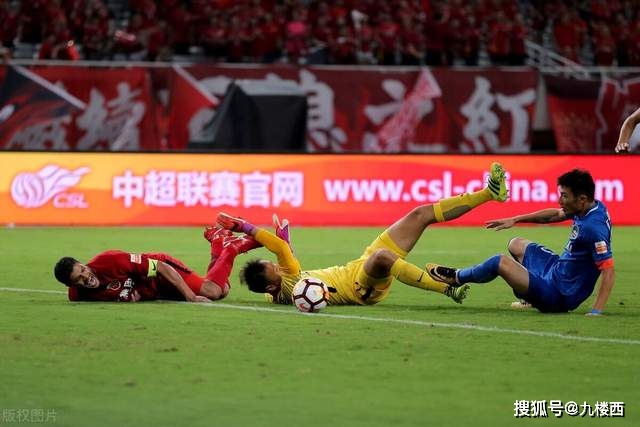 国足公布6月集训大名单：李昊首次入选，武磊回归冲击百场里程碑